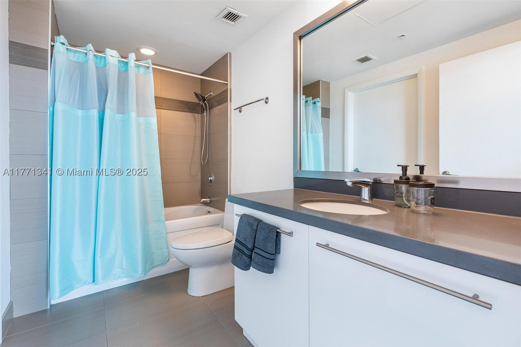 90 SW 3rd St #4103, Miami FL 33130