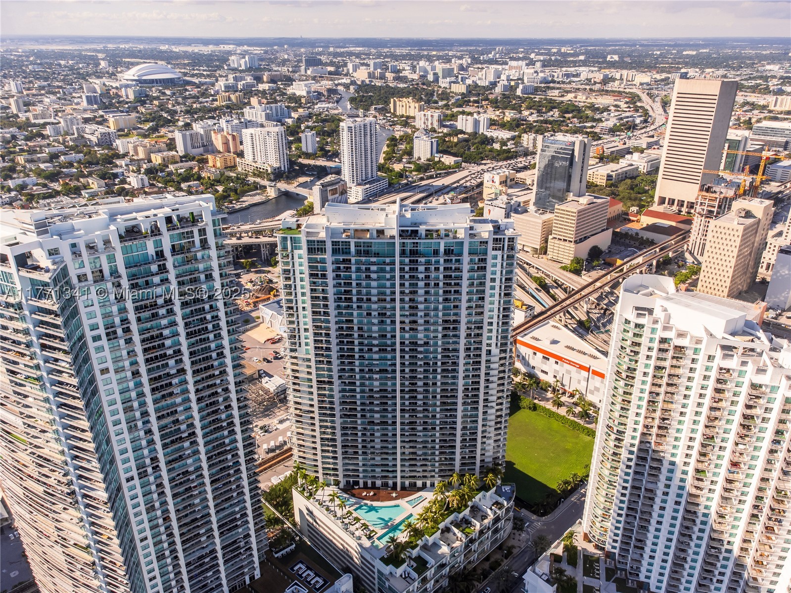 90 SW 3rd St #4103, Miami FL 33130