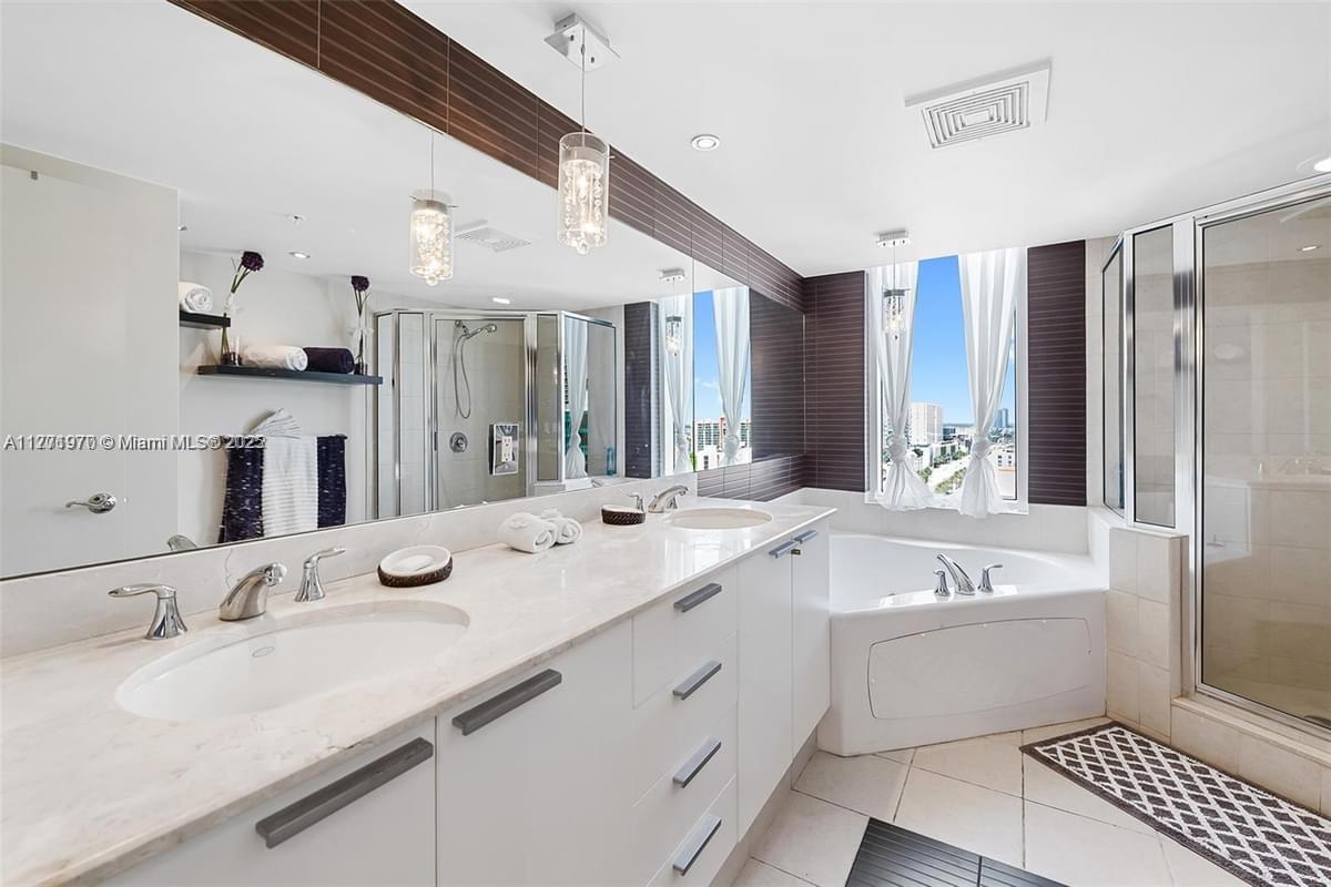 16699 Collins Ave #1607, Sunny Isles Beach FL 33160