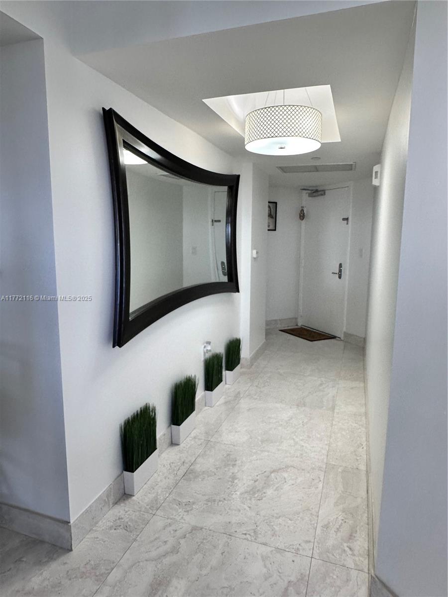 19900 E Country Club Dr #1012, Aventura FL 33180