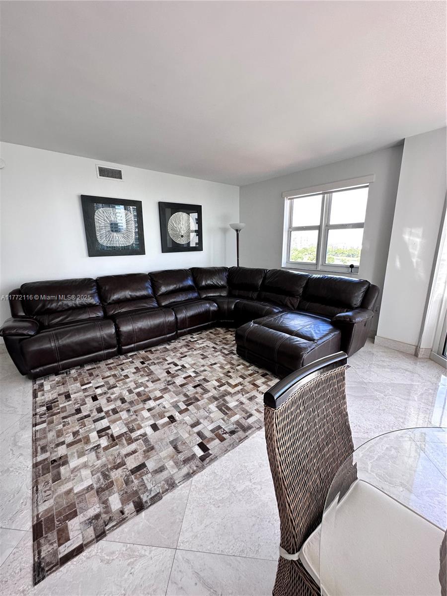 19900 E Country Club Dr #1012, Aventura FL 33180
