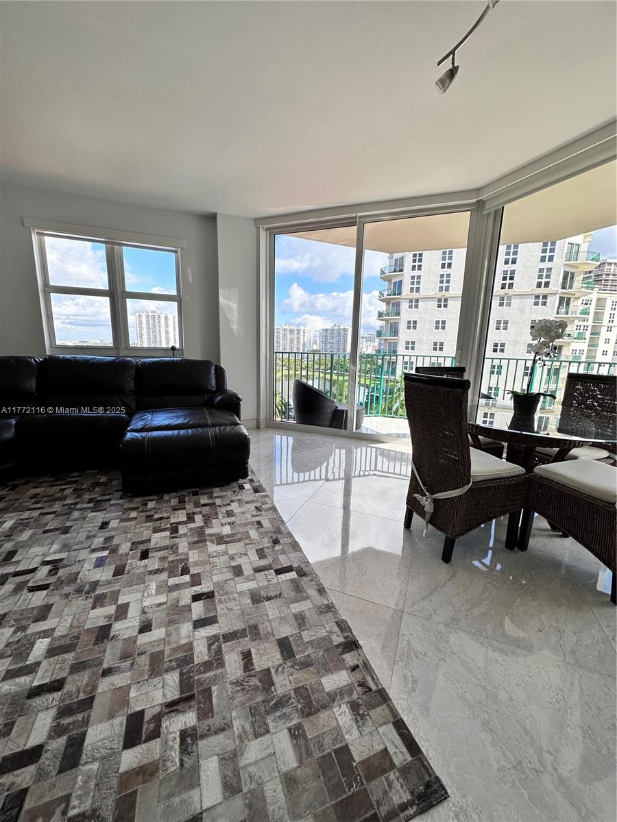 19900 E Country Club Dr #1012, Aventura FL 33180