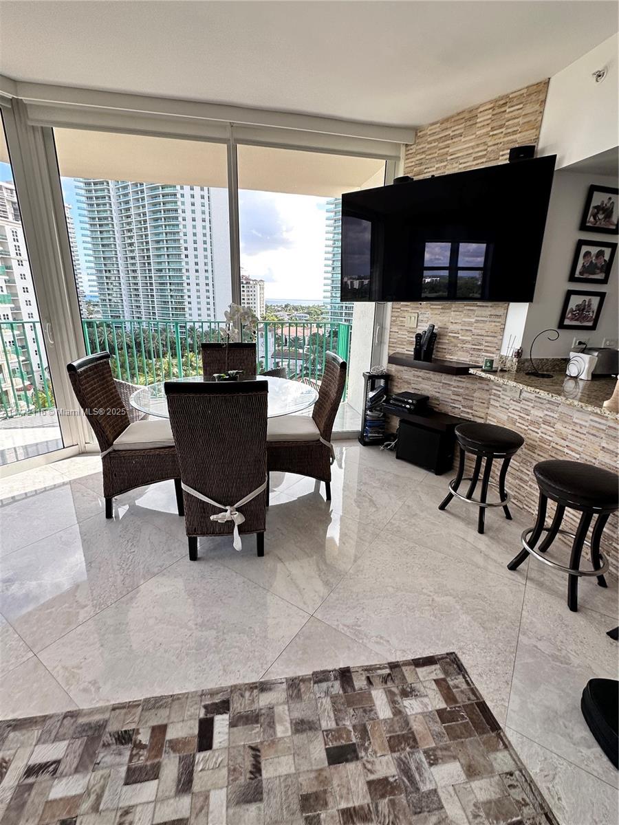 19900 E Country Club Dr #1012, Aventura FL 33180