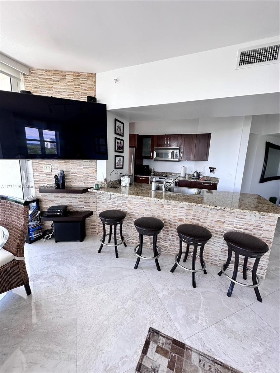 19900 E Country Club Dr #1012, Aventura FL 33180