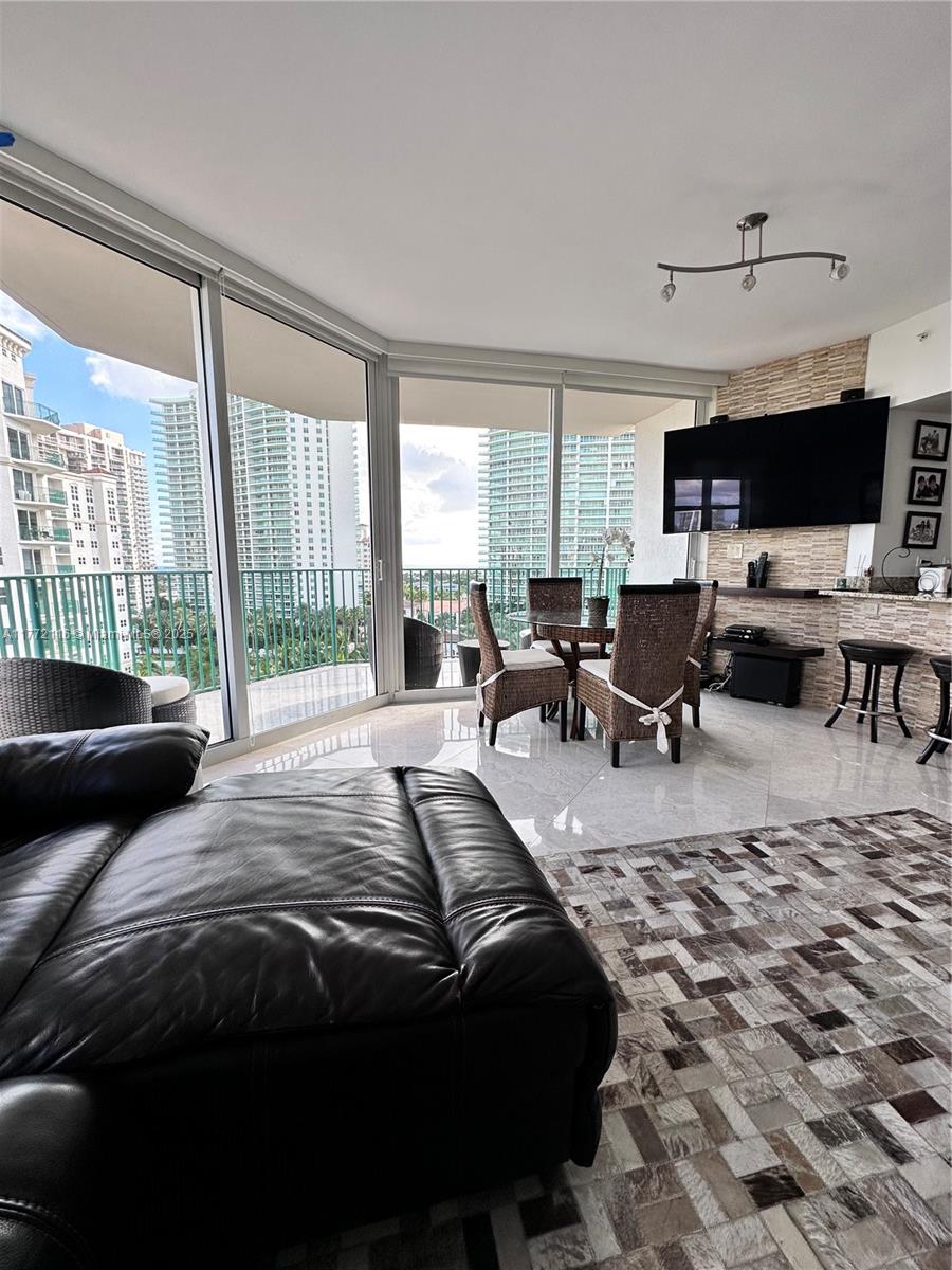 19900 E Country Club Dr #1012, Aventura FL 33180