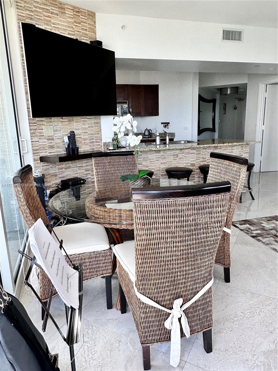 19900 E Country Club Dr #1012, Aventura FL 33180