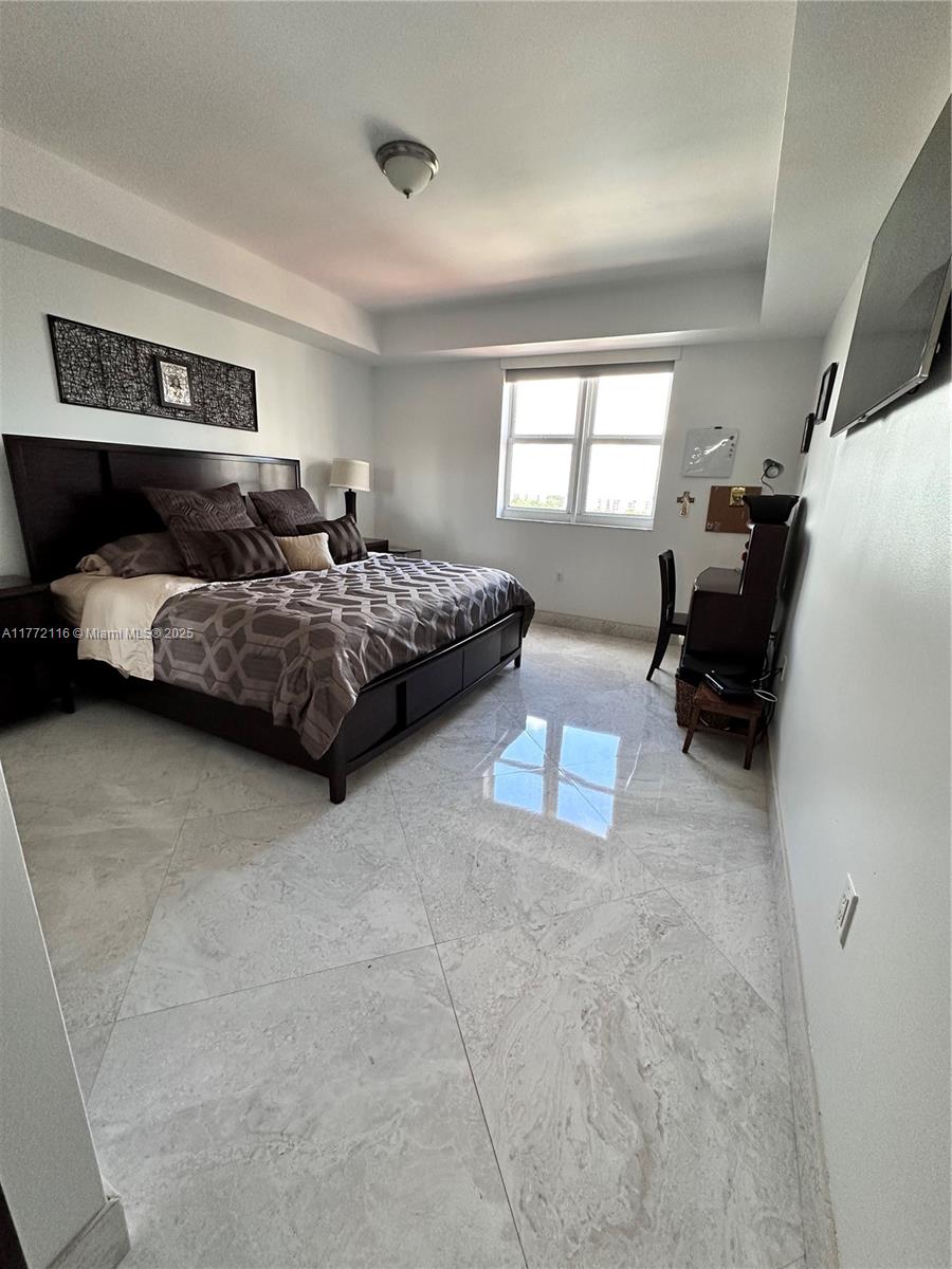19900 E Country Club Dr #1012, Aventura FL 33180