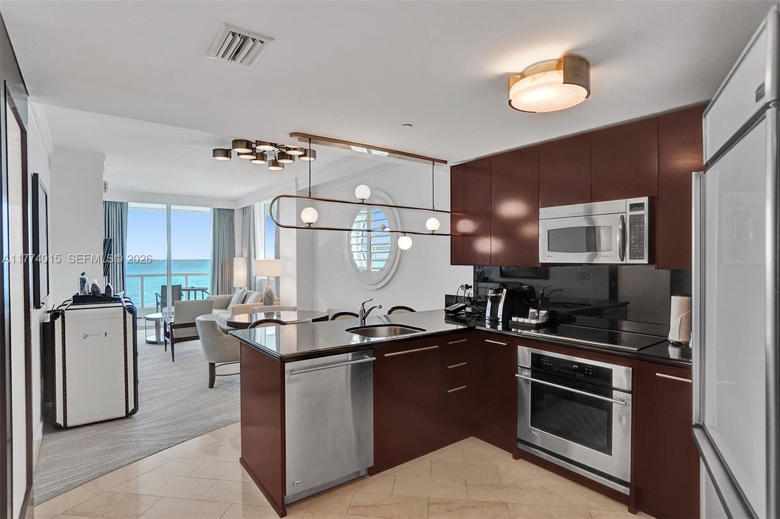 4391 Collins Ave #913/914, Miami Beach FL 33140