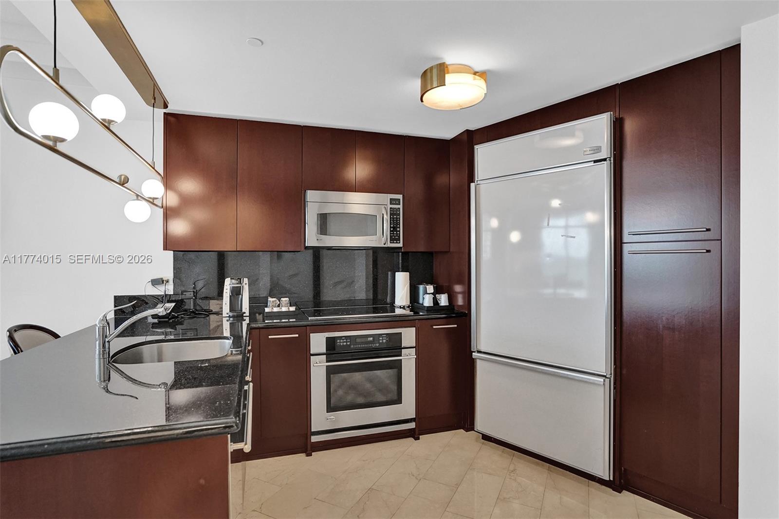 4391 Collins Ave #913/914, Miami Beach FL 33140