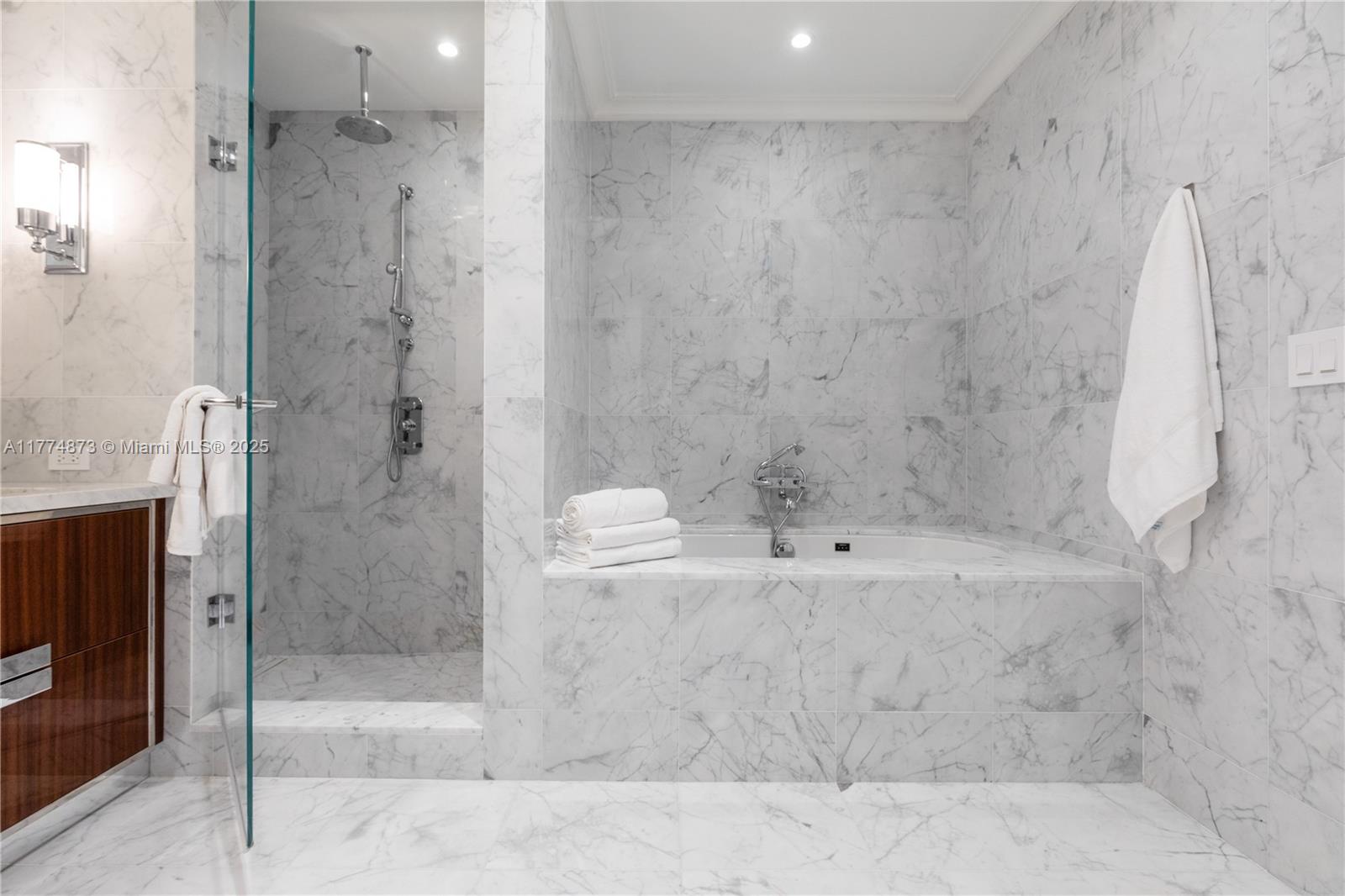 15701 Collins Ave #1004, Sunny Isles Beach FL 33160