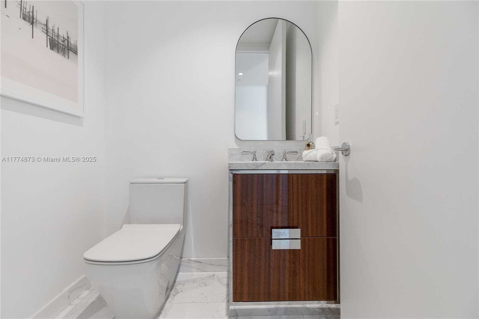 15701 Collins Ave #1004, Sunny Isles Beach FL 33160