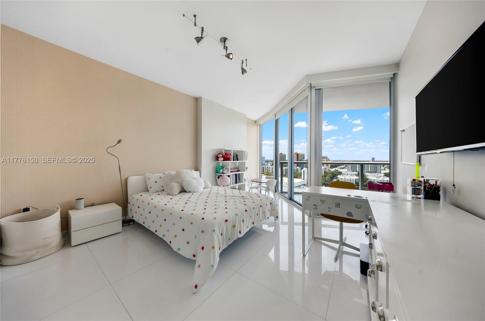 17001 E Collins Ave #1805, Sunny Isles Beach FL 33160