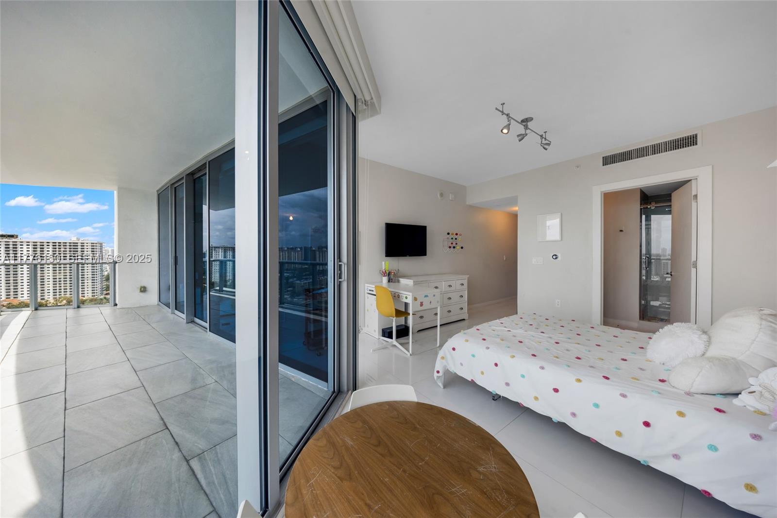 17001 E Collins Ave #1805, Sunny Isles Beach FL 33160