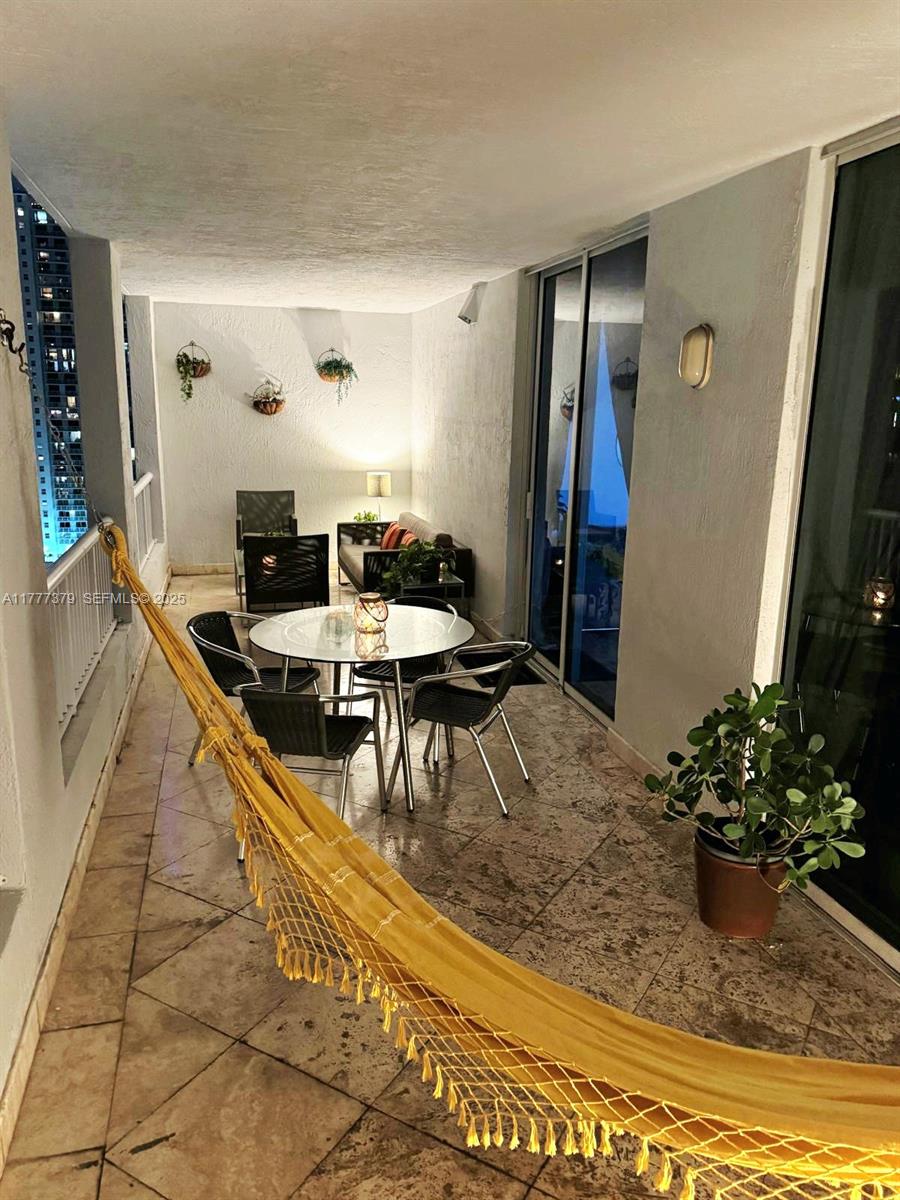 170 SE 14th St #2705, Miami FL 33131