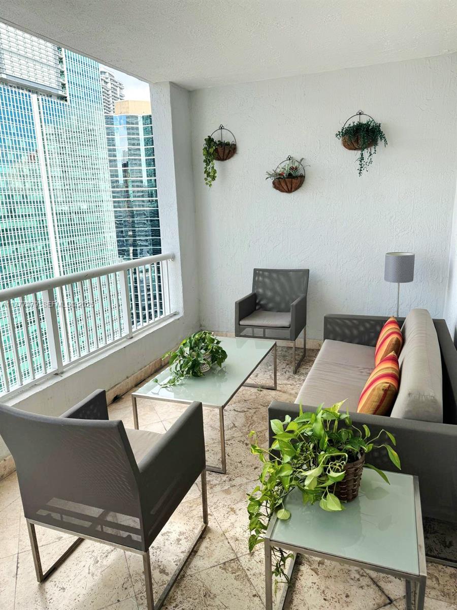 170 SE 14th St #2705, Miami FL 33131