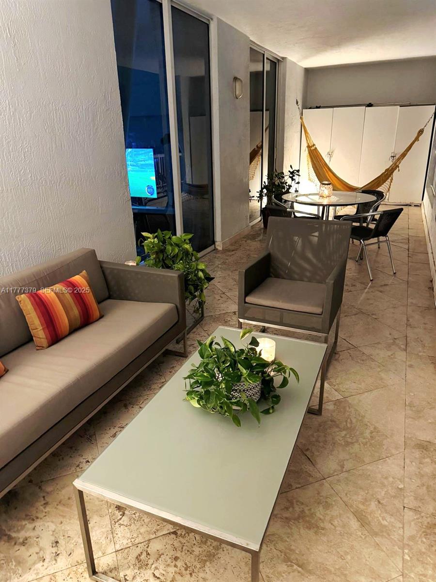 170 SE 14th St #2705, Miami FL 33131