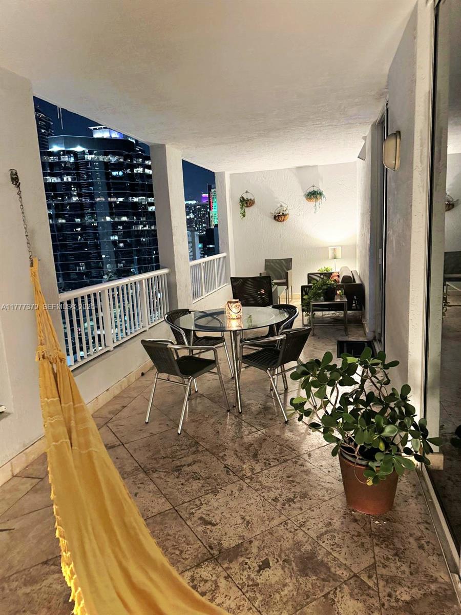 170 SE 14th St #2705, Miami FL 33131