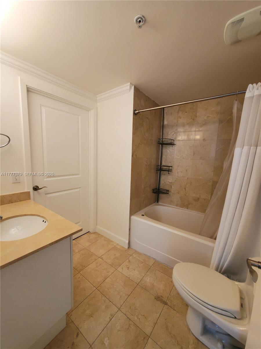 170 SE 14th St #2705, Miami FL 33131