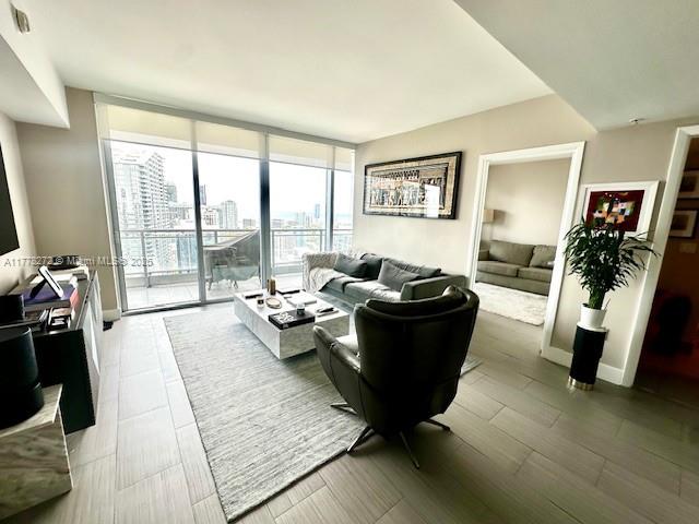 92 SW 3rd St #4104, Miami FL 33130