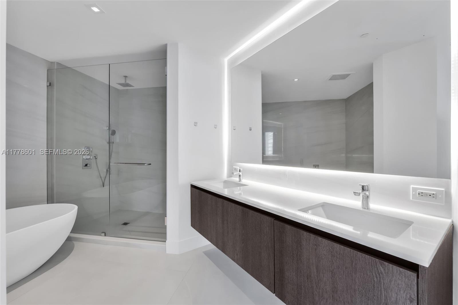 88 SW 7th Street #2411, Miami FL 33130