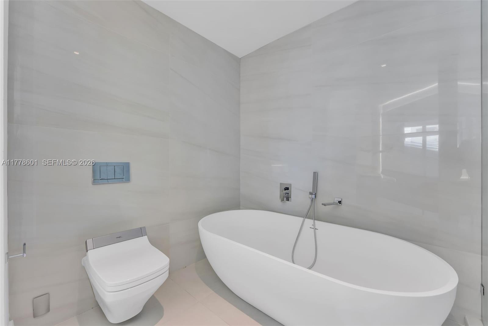 88 SW 7th Street #2411, Miami FL 33130