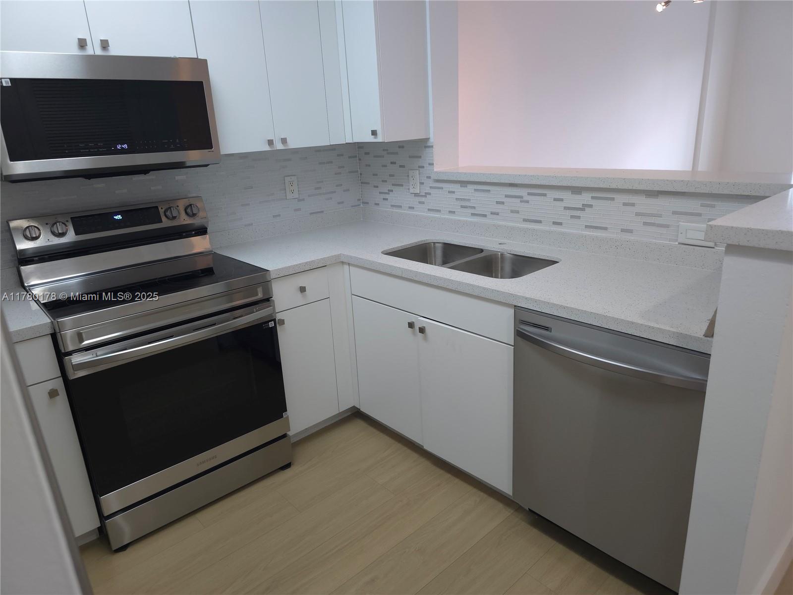 10 Aragon Ave #819, Coral Gables FL 33134