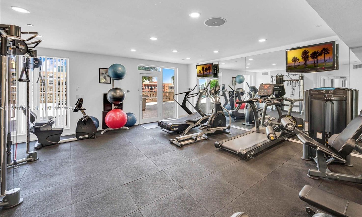 10 Aragon Ave #819, Coral Gables FL 33134