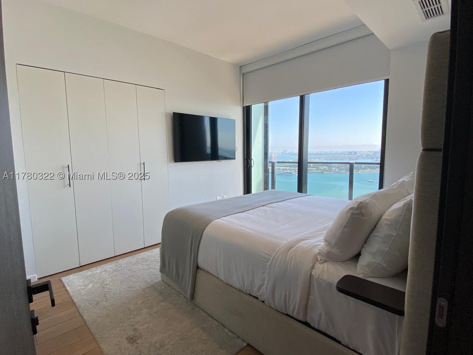 398 NE 5th St #2910, Miami FL 33132