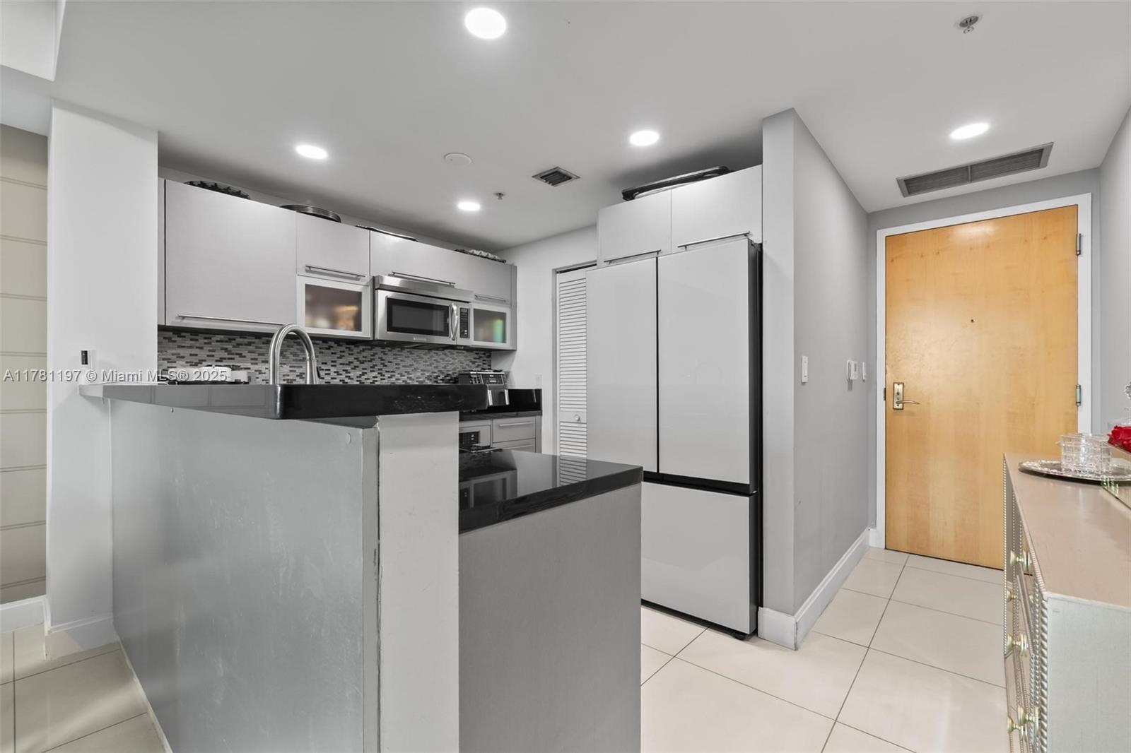 253 NE 2nd St #1003, Miami FL 33132