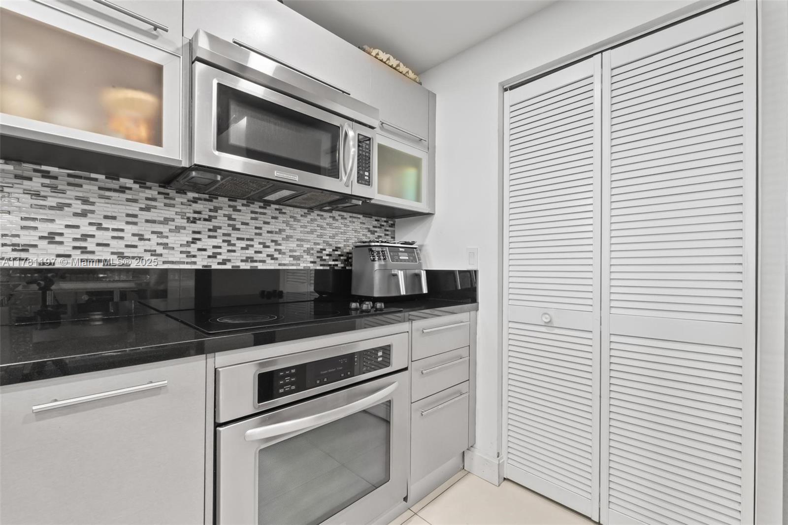 253 NE 2nd St #1003, Miami FL 33132