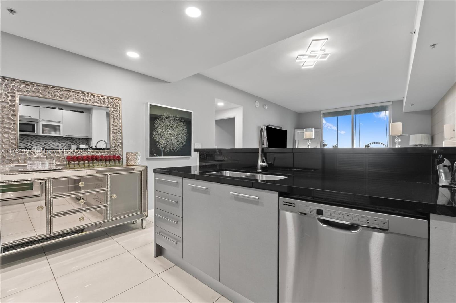 253 NE 2nd St #1003, Miami FL 33132