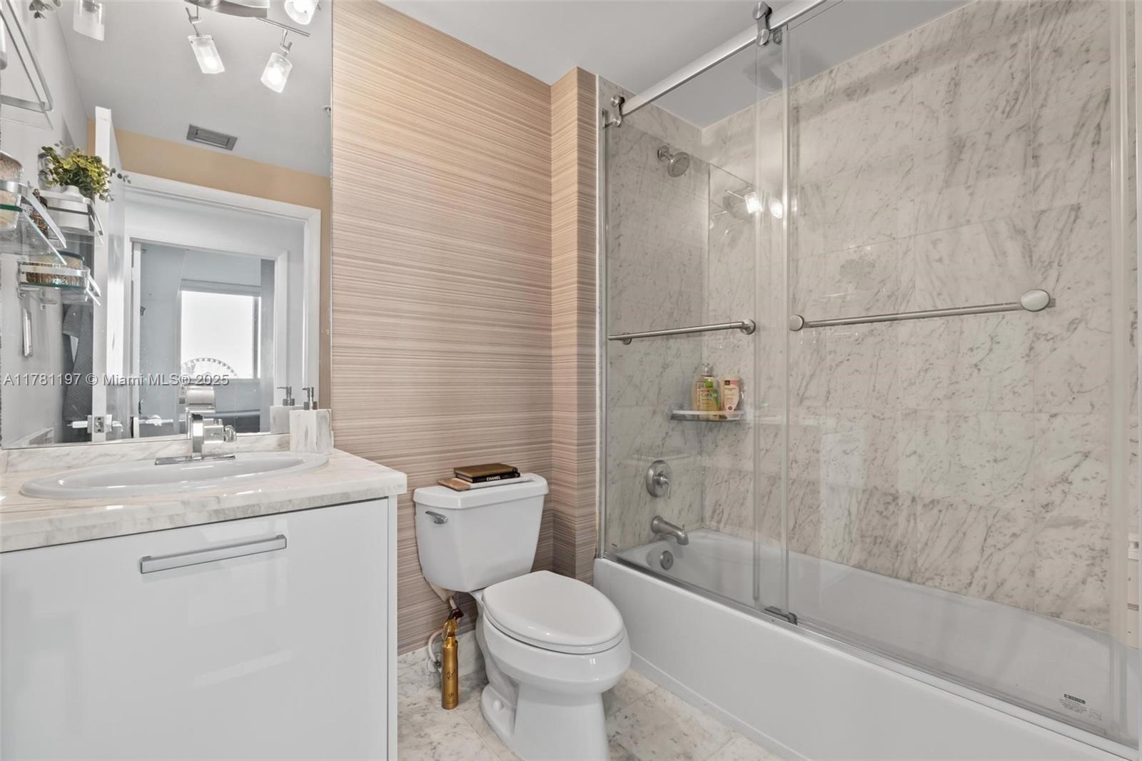 253 NE 2nd St #1003, Miami FL 33132