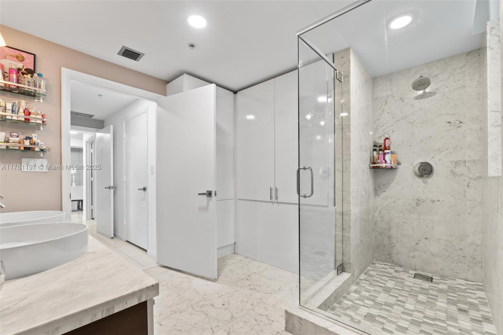 253 NE 2nd St #1003, Miami FL 33132