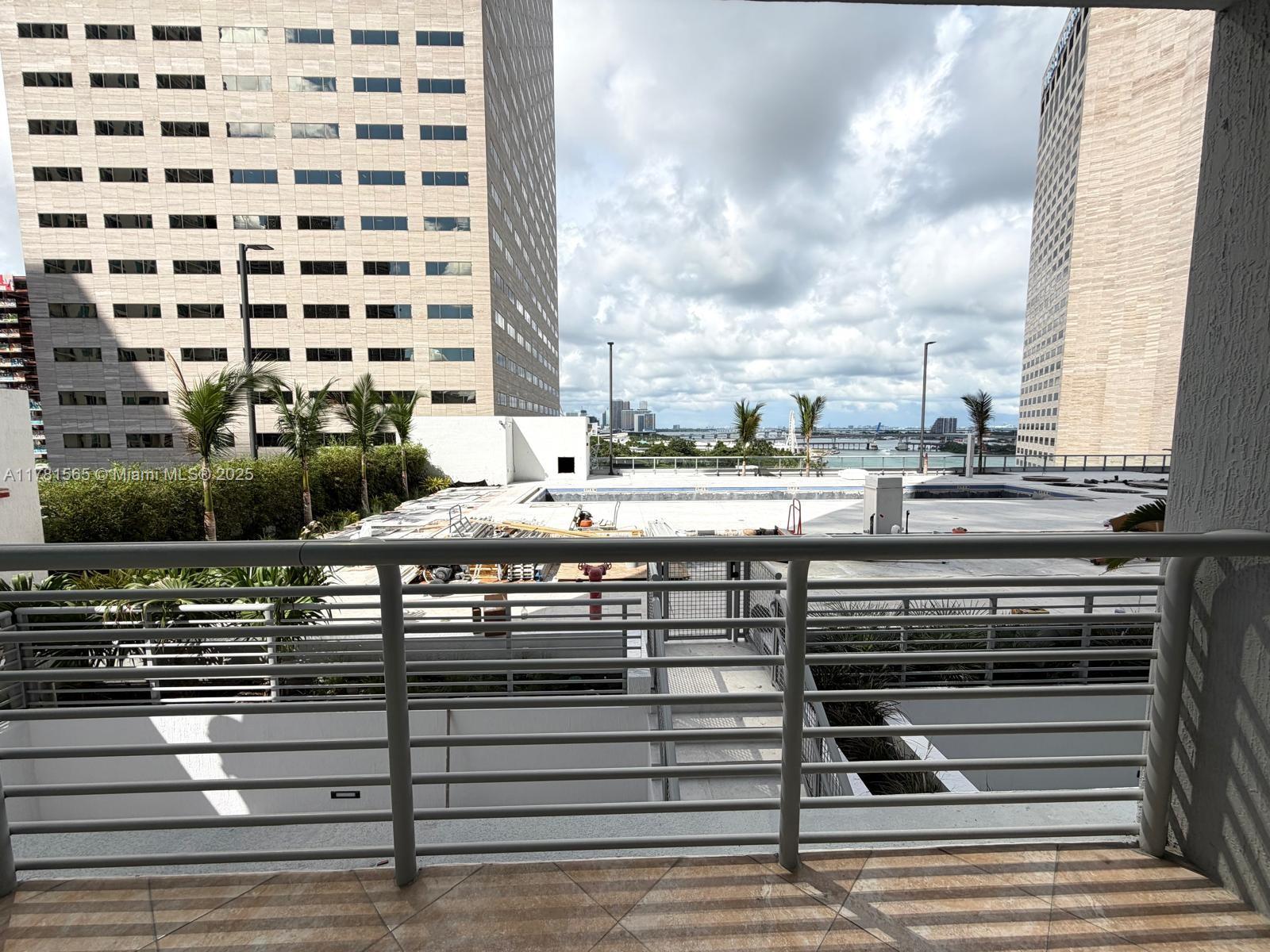 325 S Biscayne Blvd #1214, Miami FL 33131