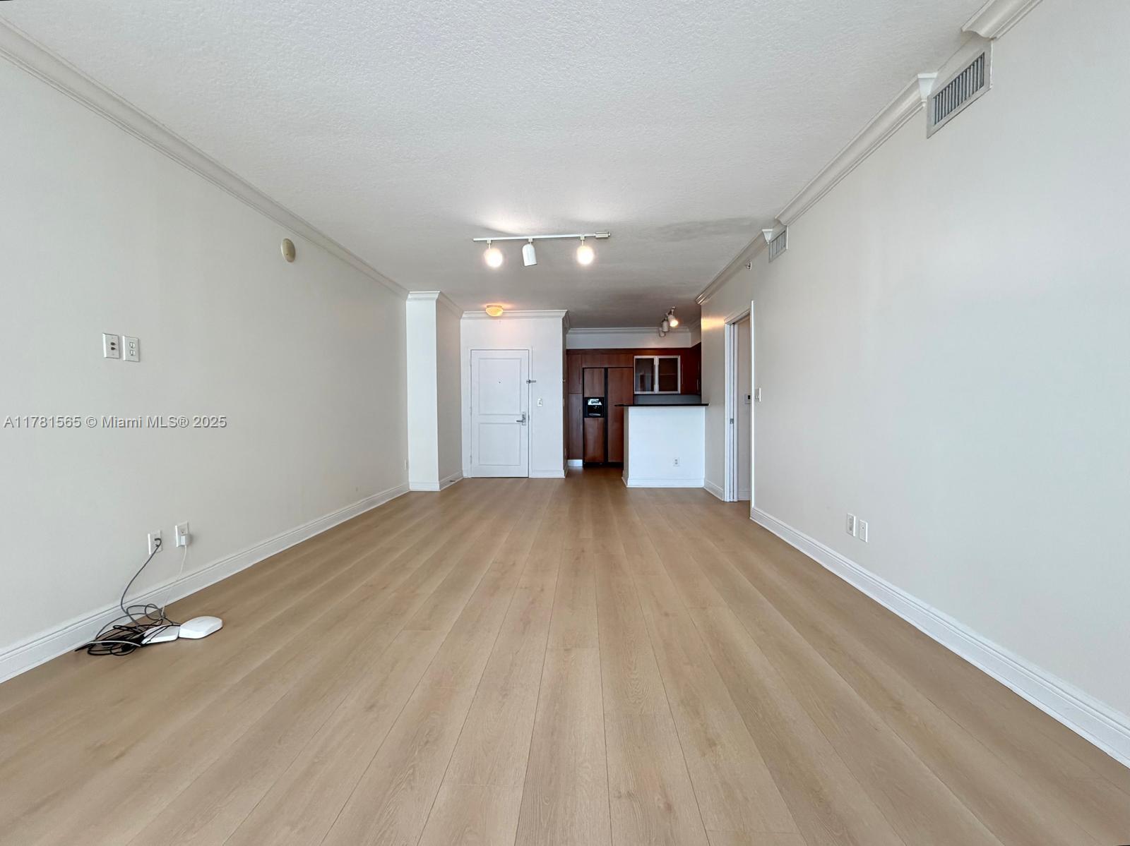 325 S Biscayne Blvd #1214, Miami FL 33131