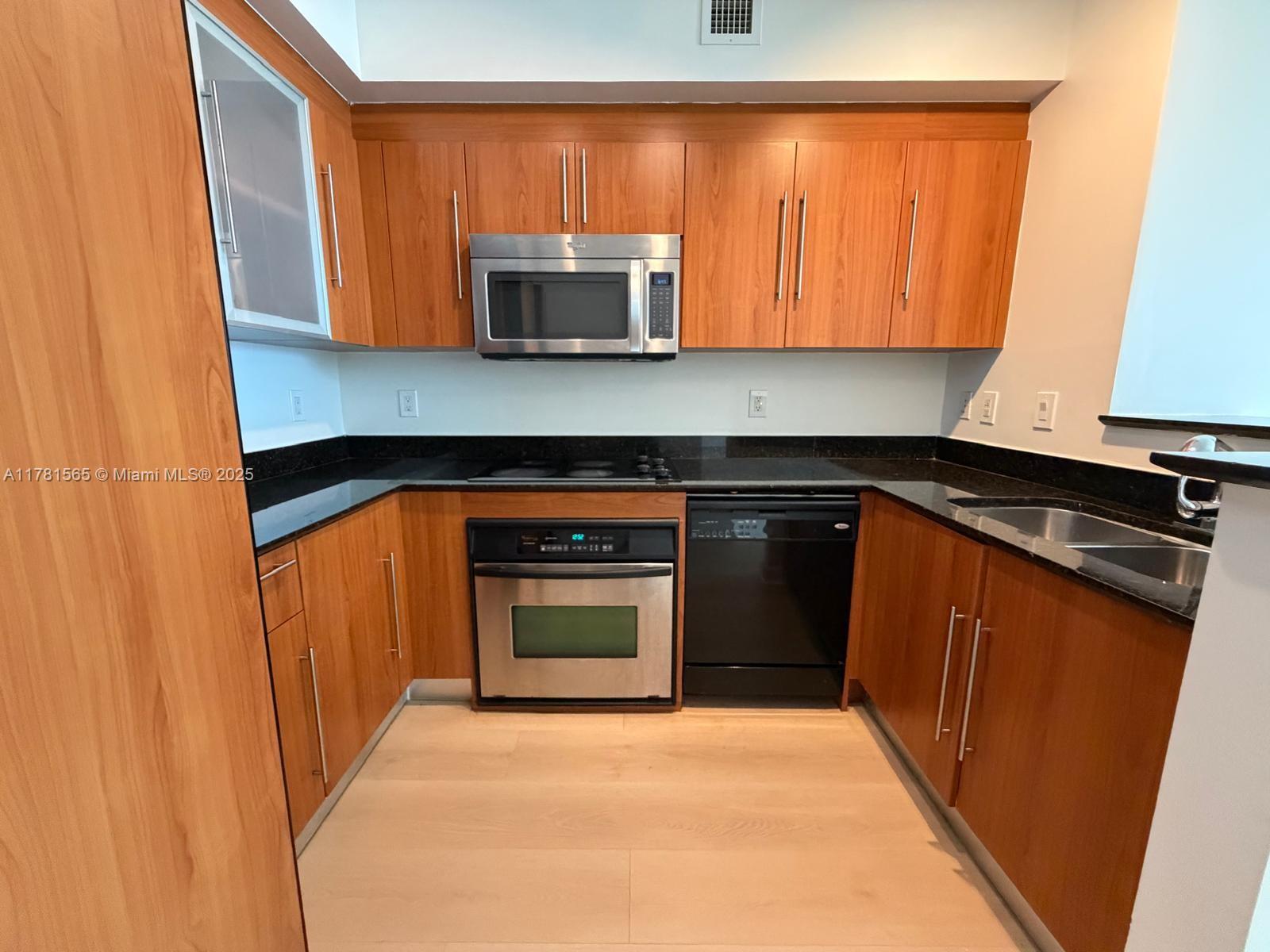 325 S Biscayne Blvd #1214, Miami FL 33131