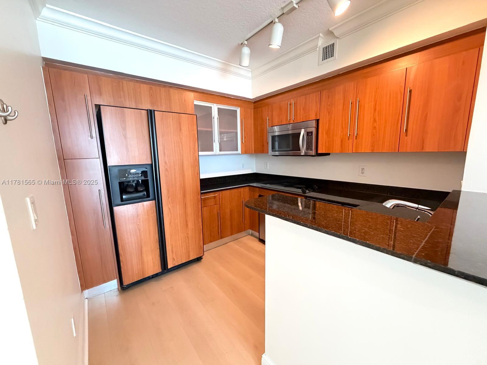 325 S Biscayne Blvd #1214, Miami FL 33131