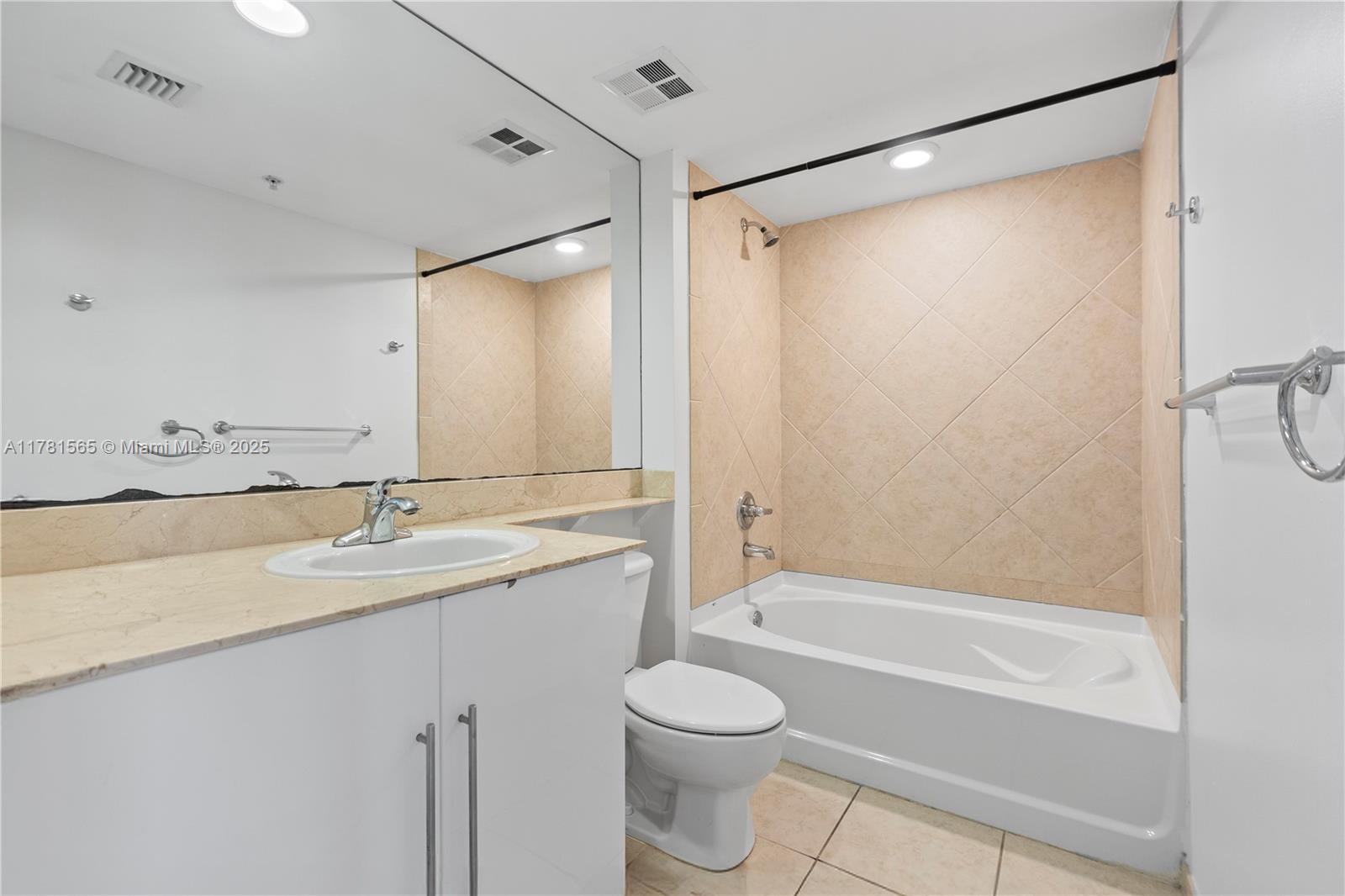 325 S Biscayne Blvd #1214, Miami FL 33131