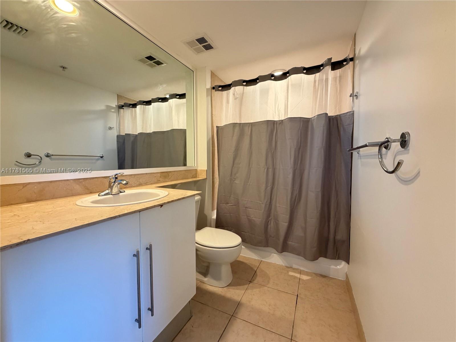 325 S Biscayne Blvd #1214, Miami FL 33131