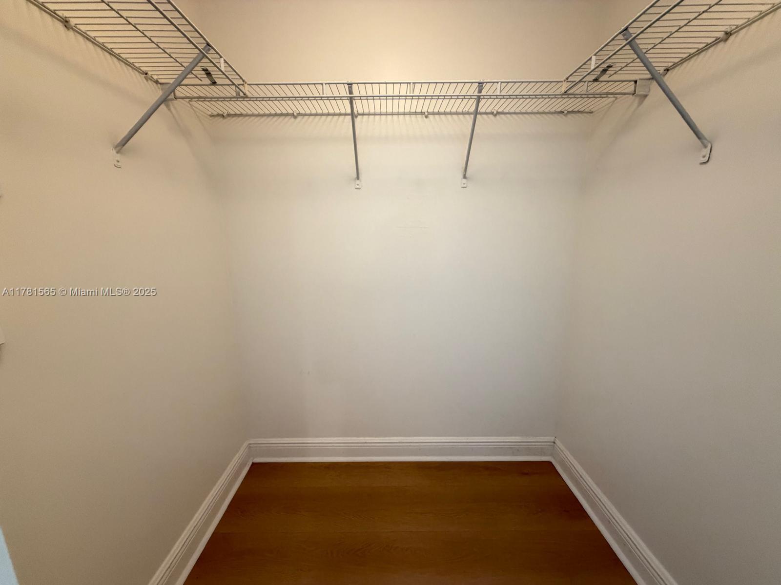 325 S Biscayne Blvd #1214, Miami FL 33131
