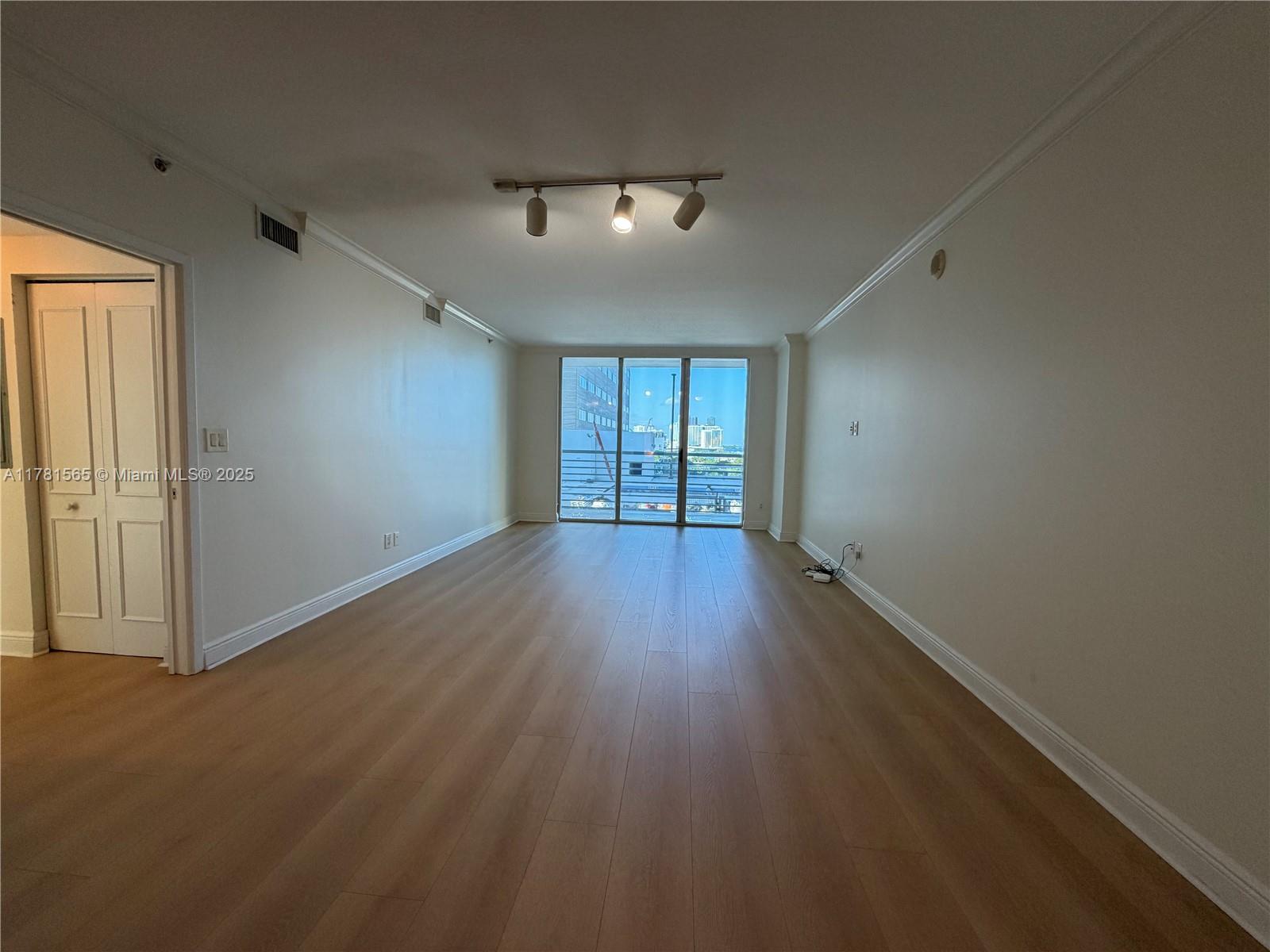 325 S Biscayne Blvd #1214, Miami FL 33131