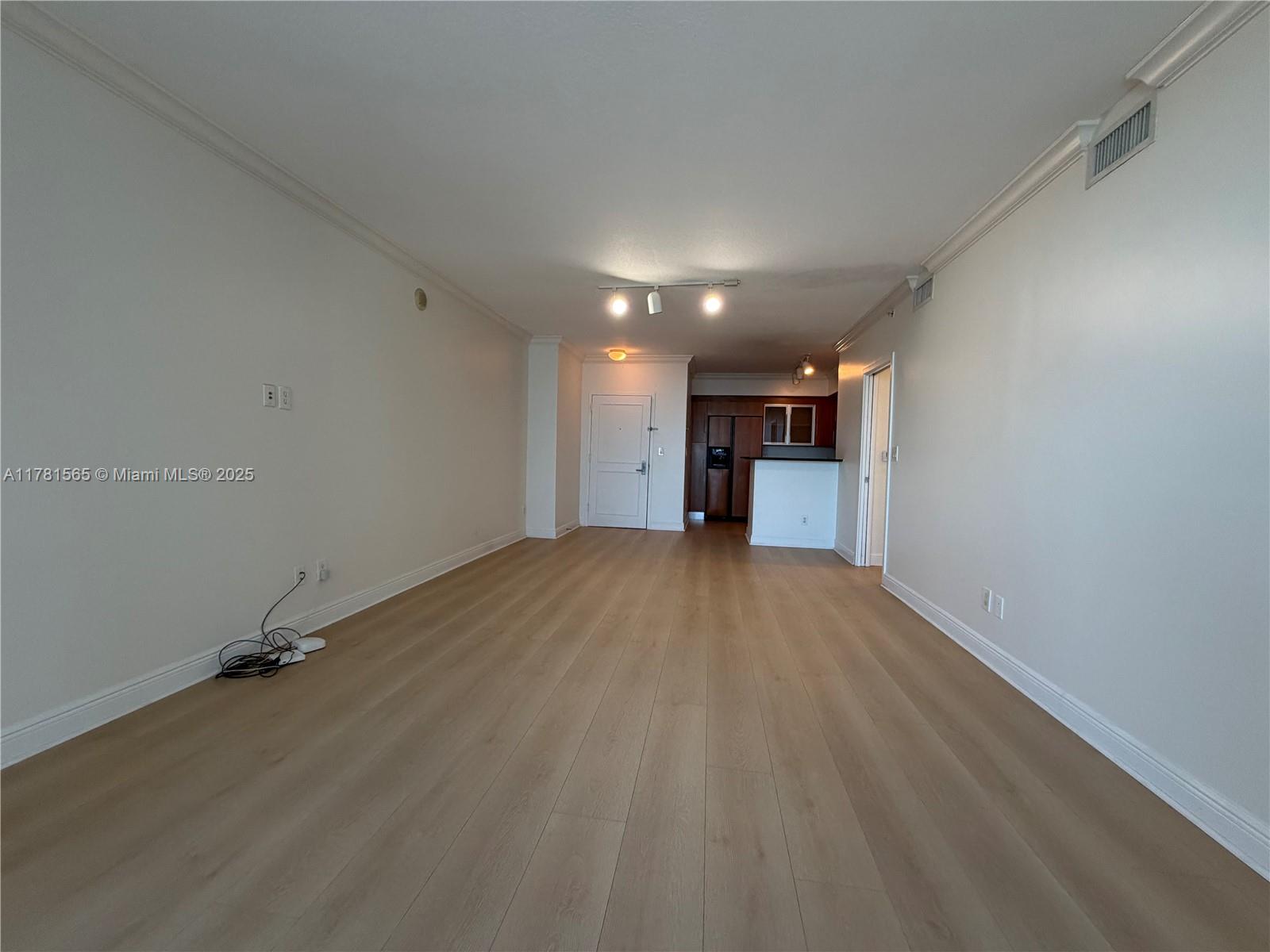 325 S Biscayne Blvd #1214, Miami FL 33131