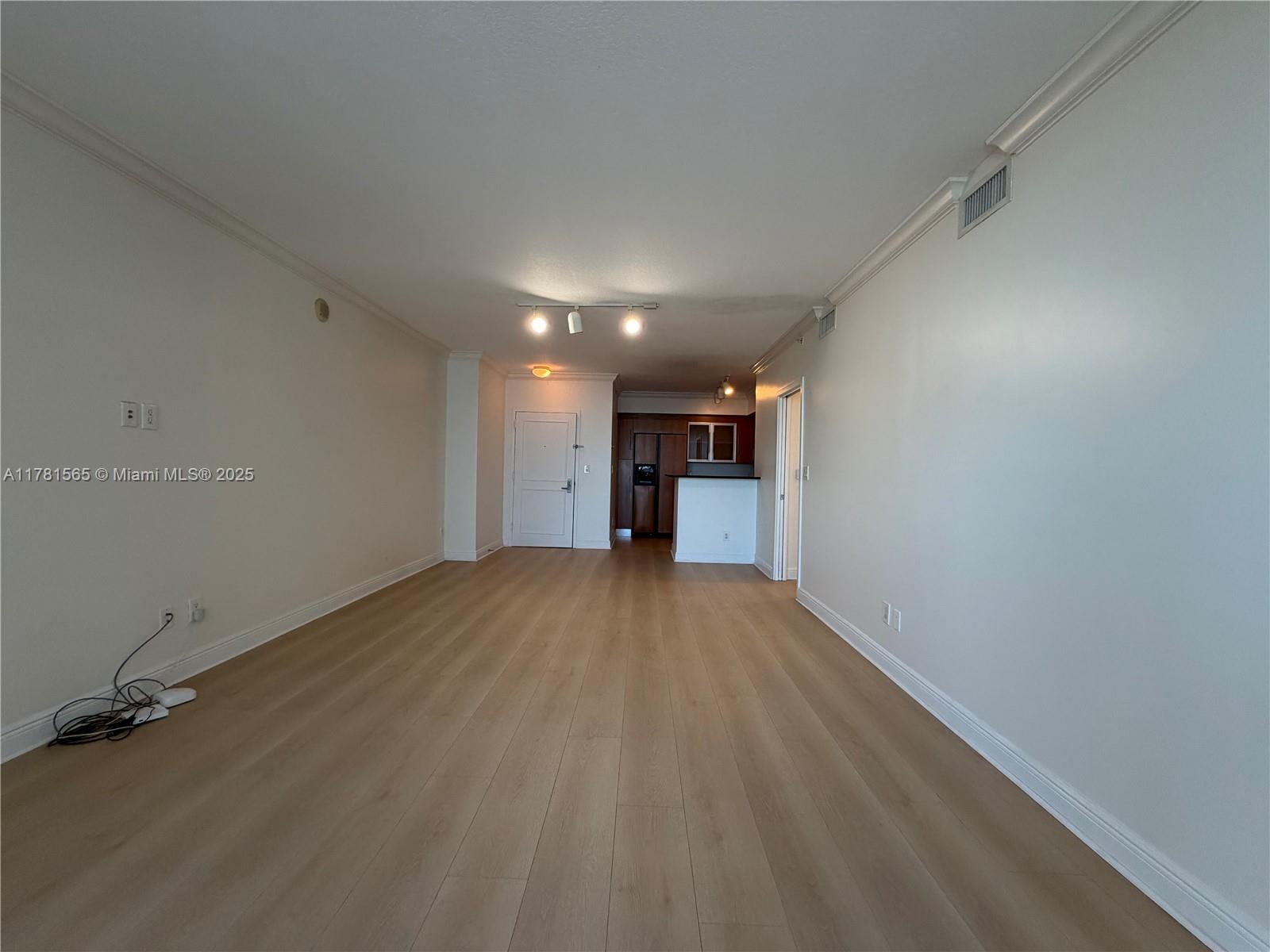 325 S Biscayne Blvd #1214, Miami FL 33131