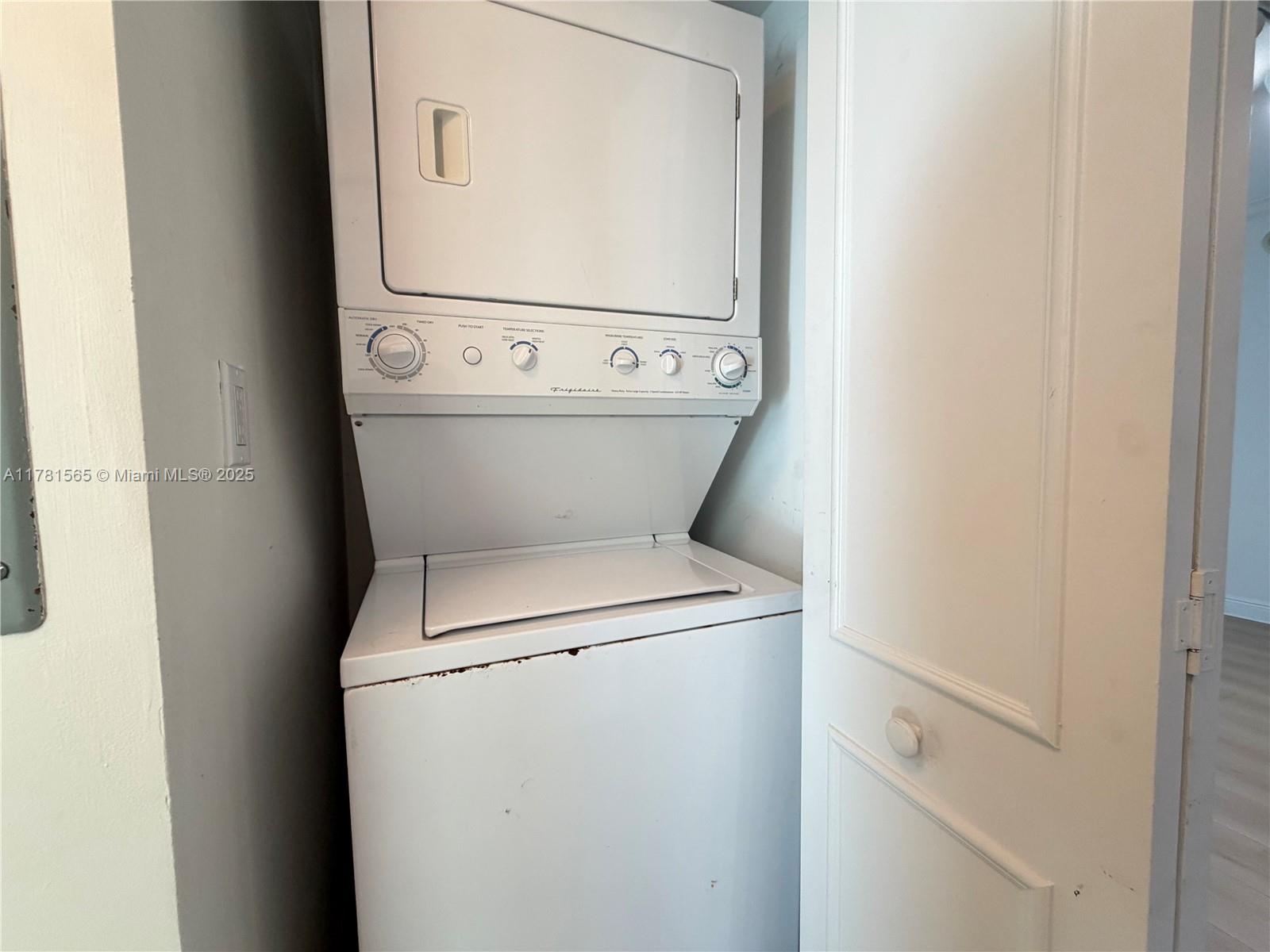 325 S Biscayne Blvd #1214, Miami FL 33131