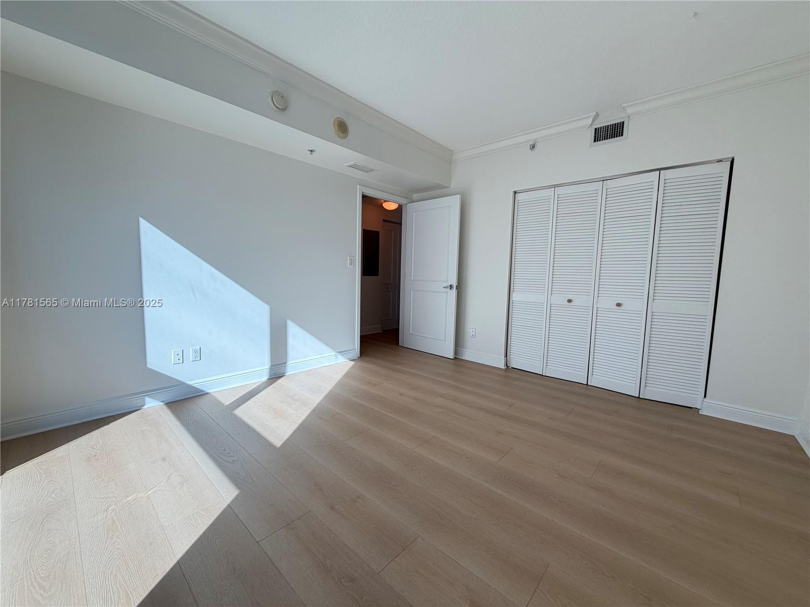 325 S Biscayne Blvd #1214, Miami FL 33131