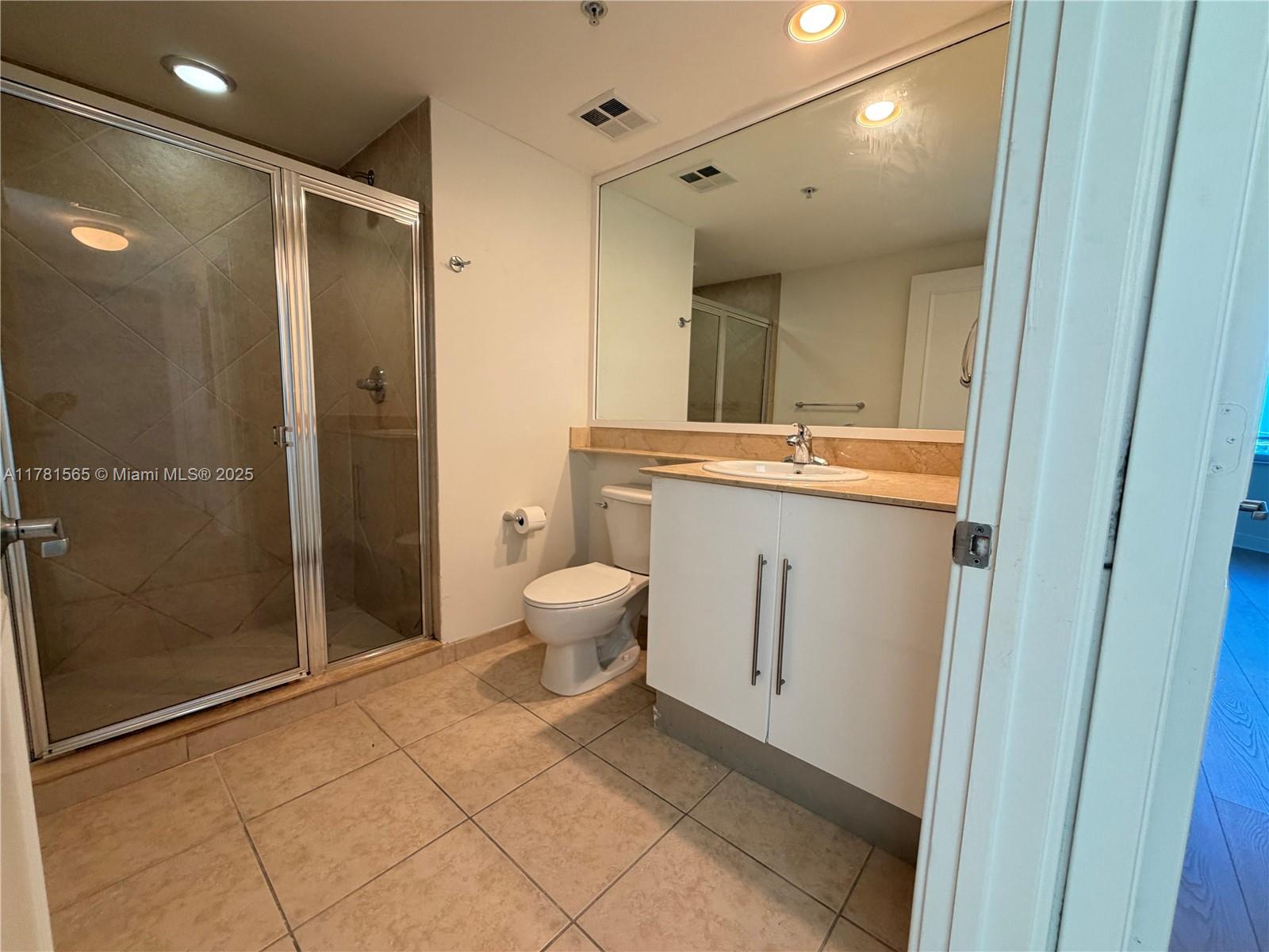 325 S Biscayne Blvd #1214, Miami FL 33131