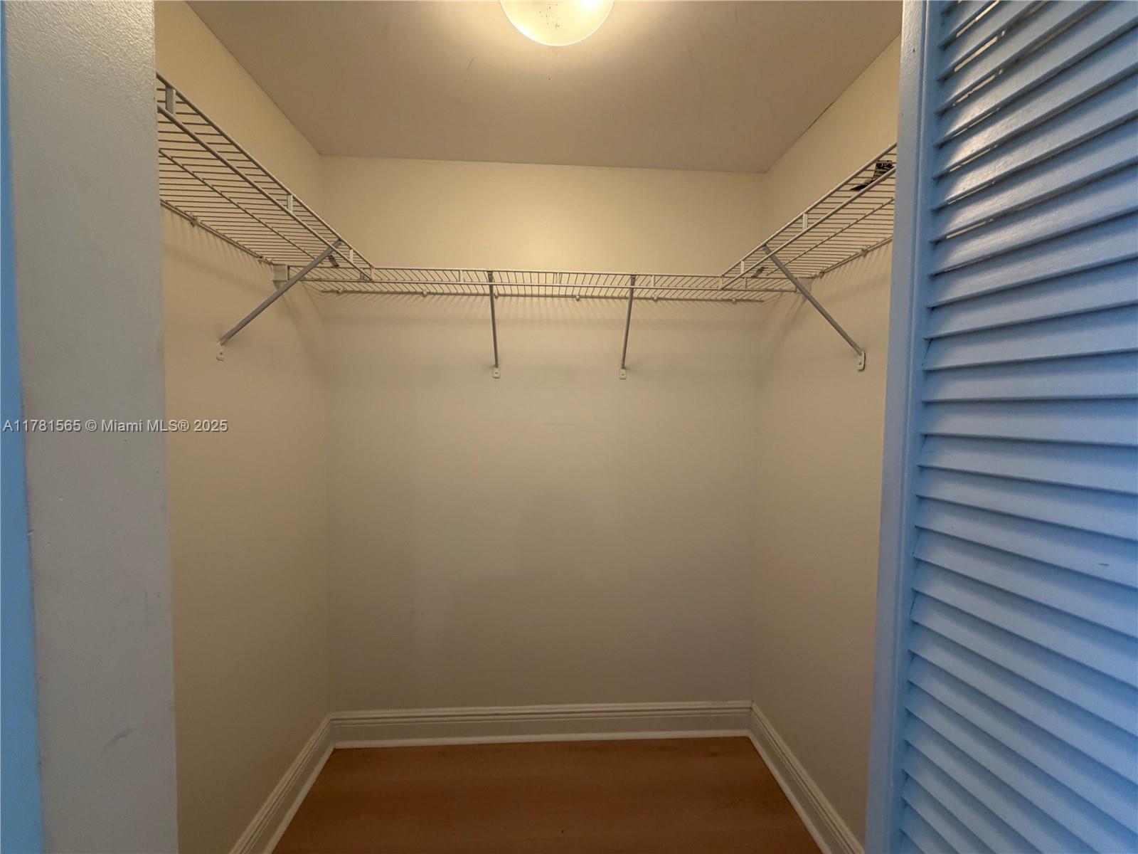 325 S Biscayne Blvd #1214, Miami FL 33131
