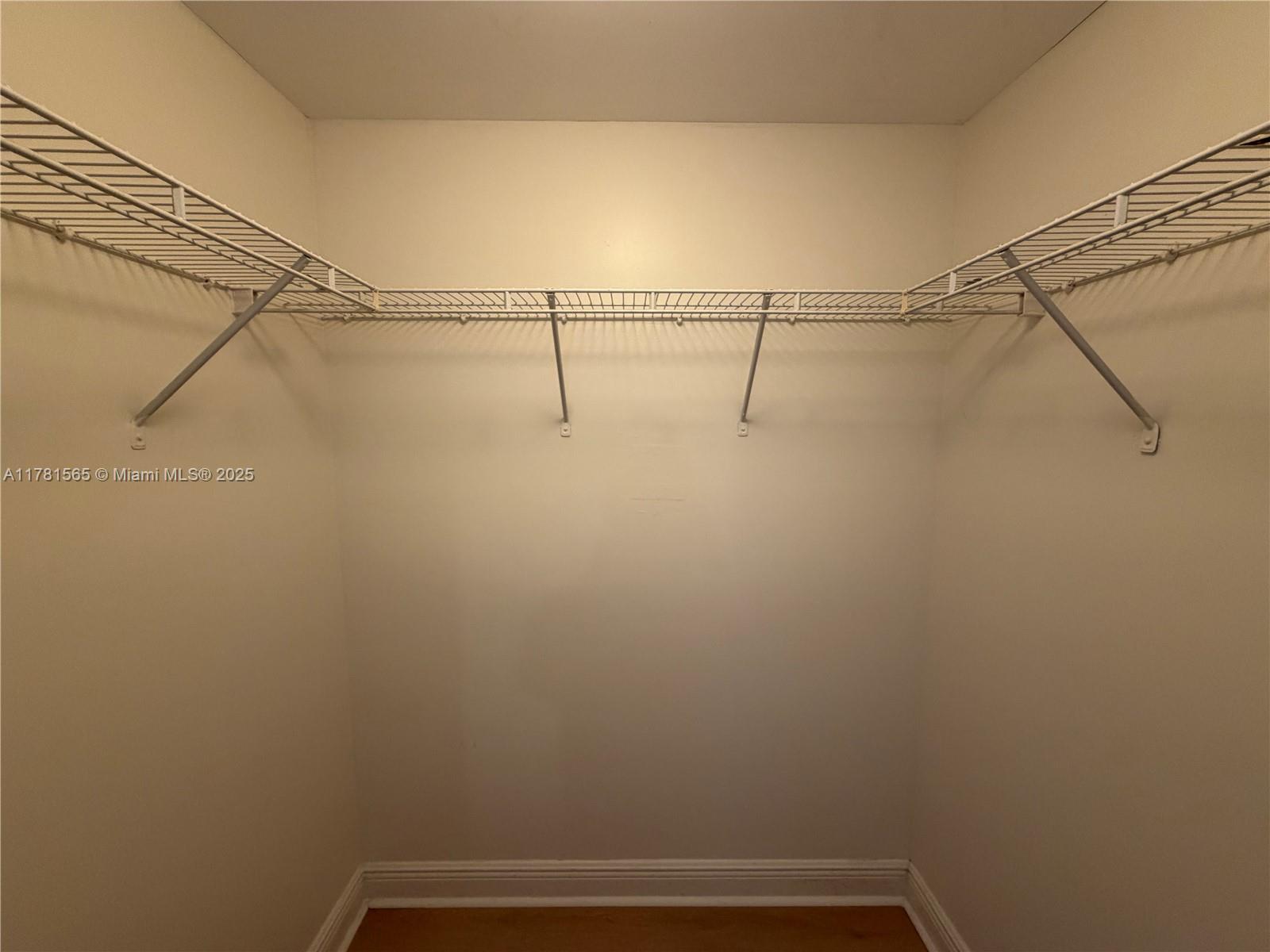 325 S Biscayne Blvd #1214, Miami FL 33131