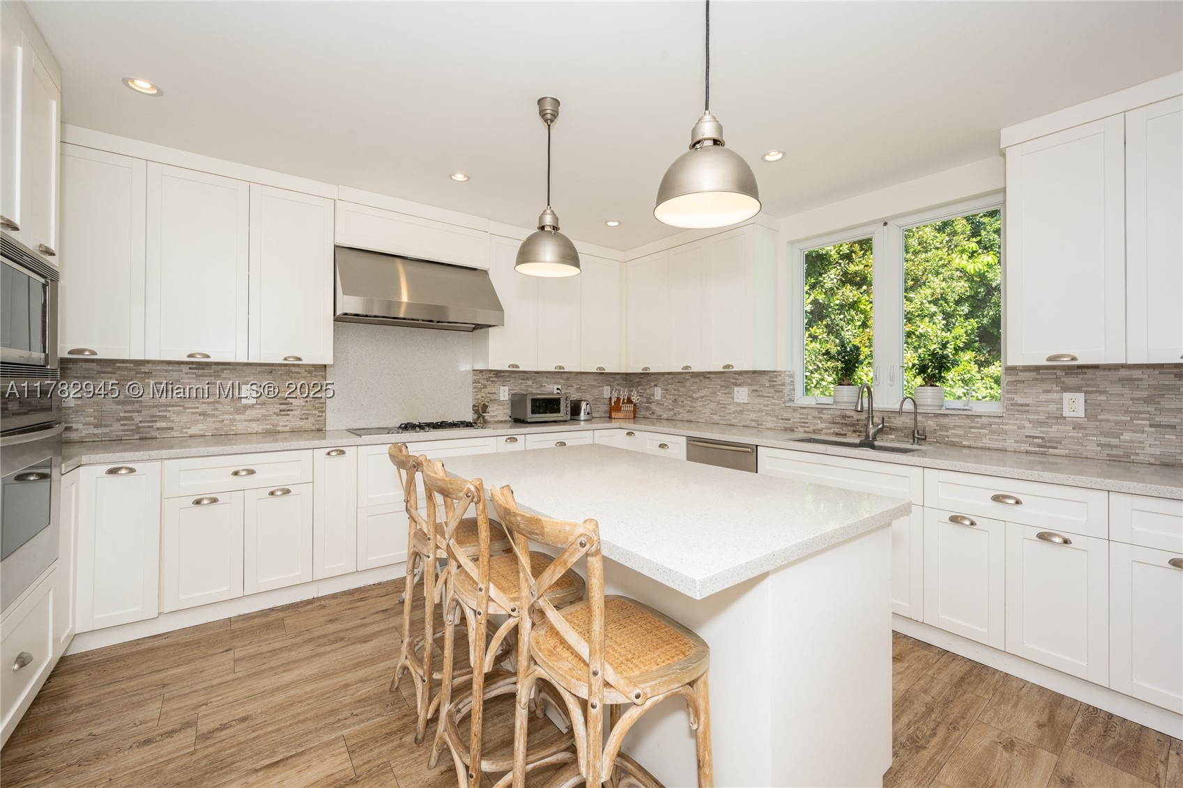 31 Island Dr, Key Biscayne FL 33149