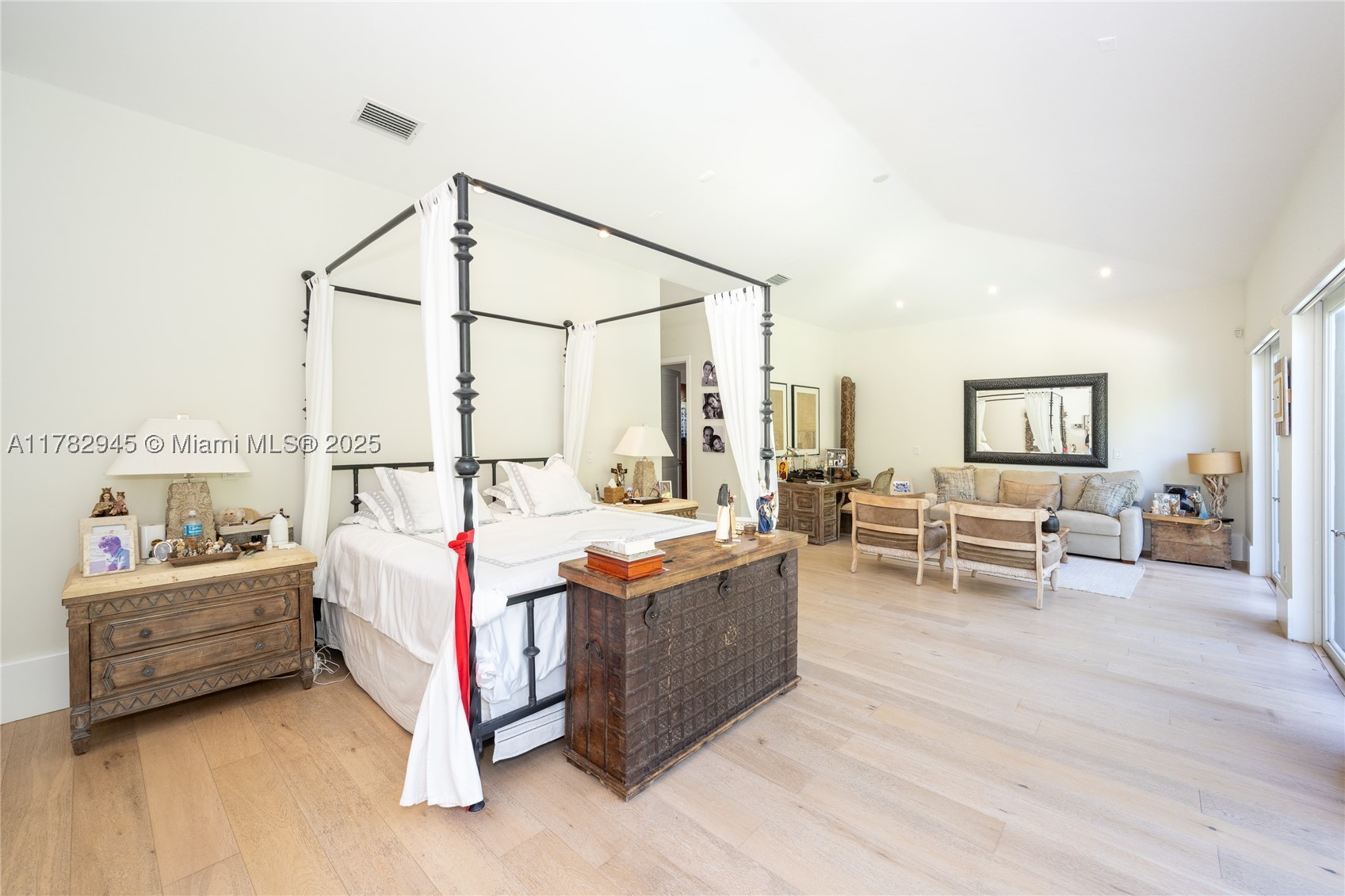 31 Island Dr, Key Biscayne FL 33149